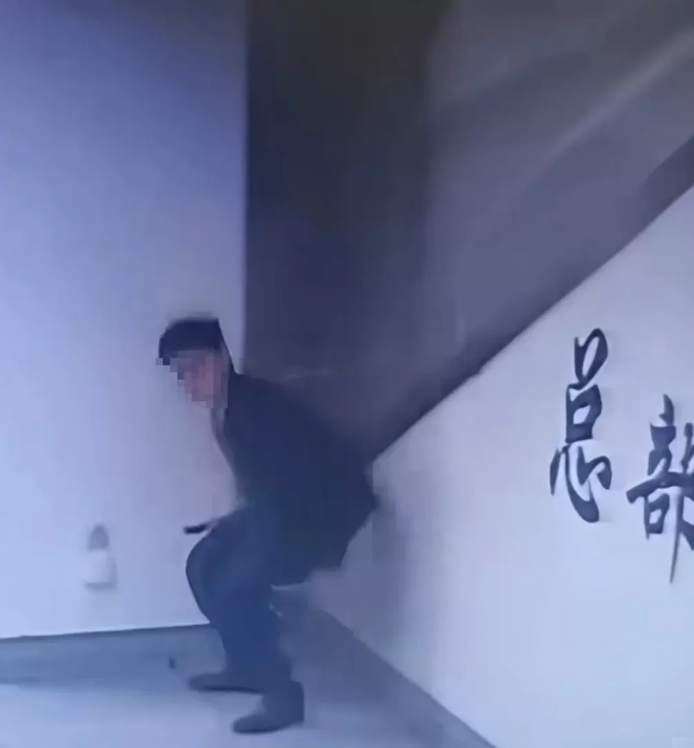 对地铁拉屎狂魔的恶搞，好笑又无奈-第2张图片-