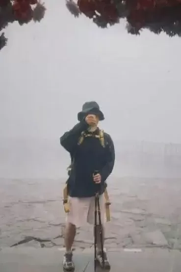 32岁男子徒步齐云山失联第14日被找到，知情人：猎户带着猎犬在悬崖下发现-第1张图片-