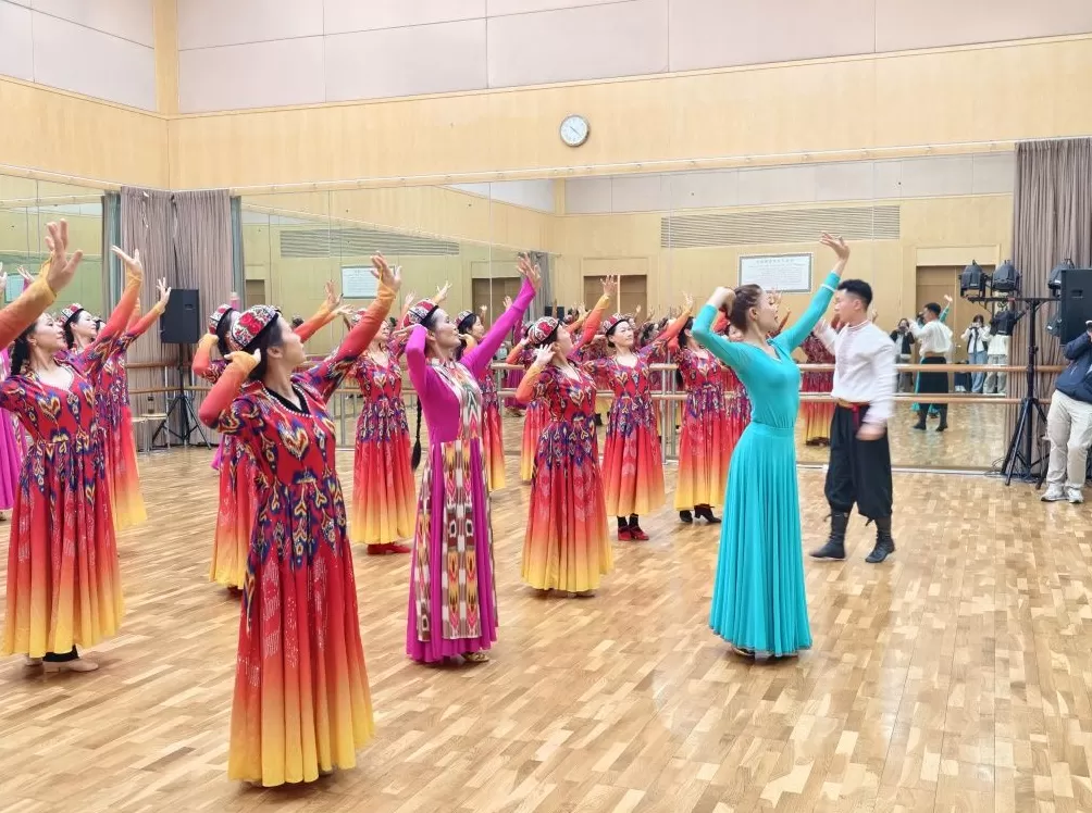 十三个区开展群文活动，沪疆文化交流周谱写民族团结新篇章-第2张图片-