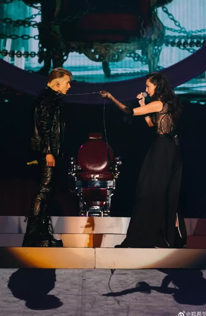 顶流脱衣、天后“下乡”，巨星天团集体“打工”救老板？-第3张图片-