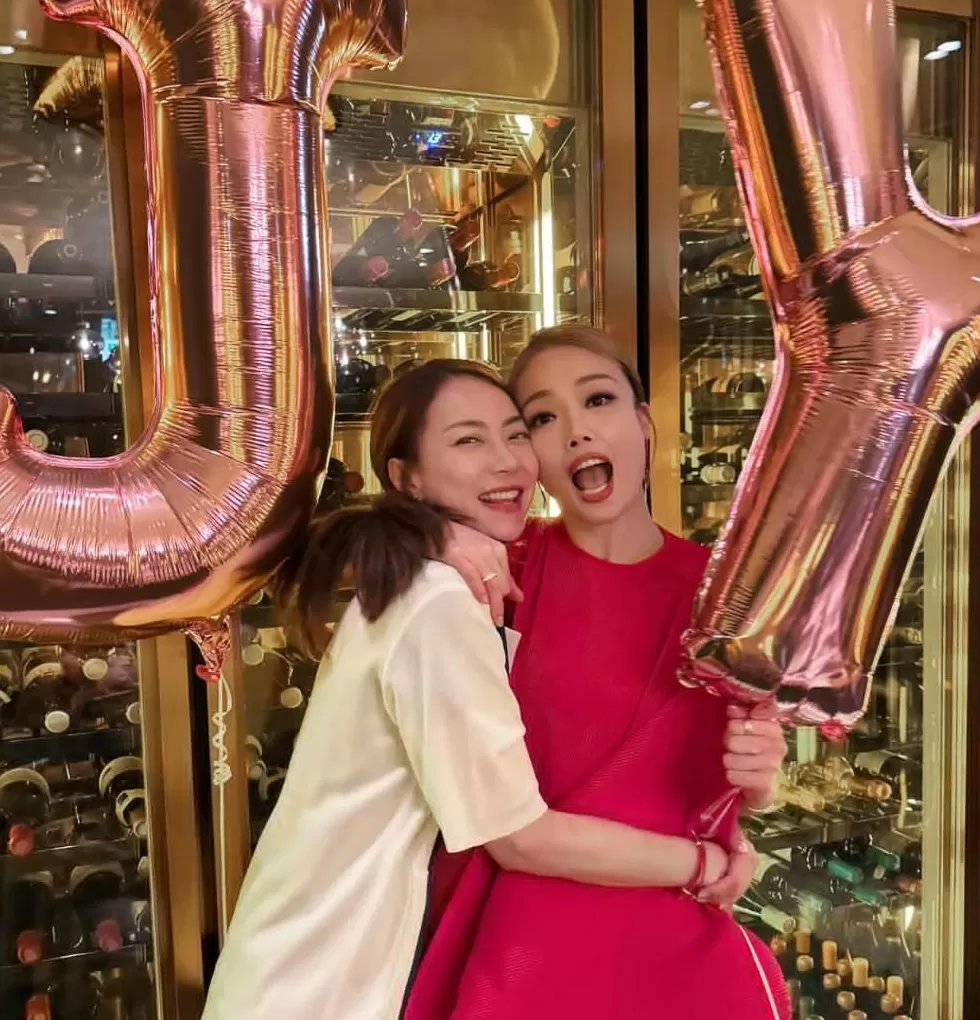 顶流脱衣、天后“下乡”，巨星天团集体“打工”救老板？-第12张图片-