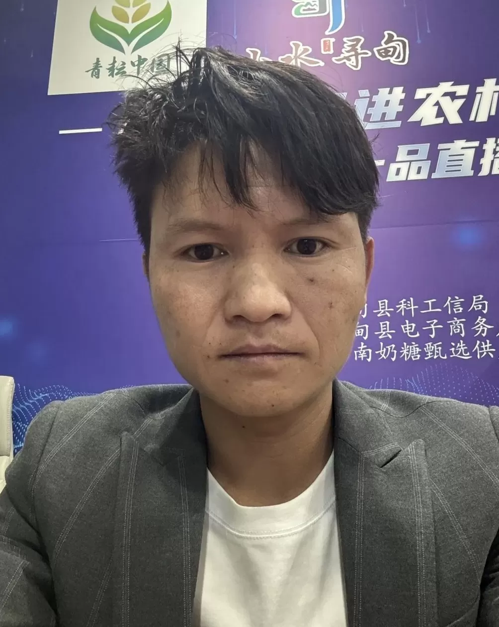 云南百万粉丝网红小英的丈夫被刑拘：酒后肇事逃逸致人重伤-第1张图片-