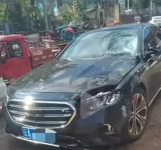 云南百万粉丝网红小英的丈夫被刑拘：酒后肇事逃逸致人重伤-第2张图片-