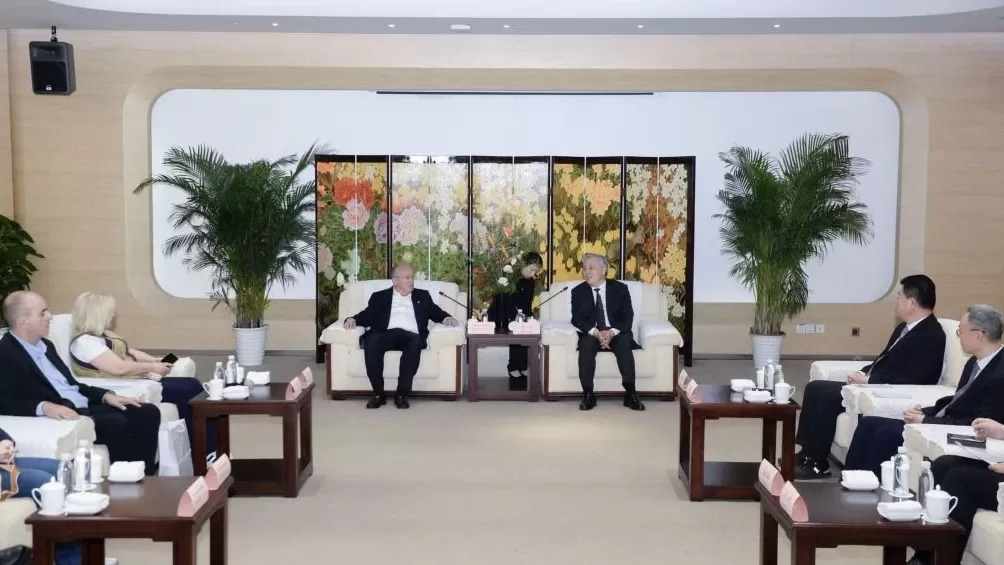 南京马拉松鸣枪，希腊马拉松市政府代表团来访-第1张图片-