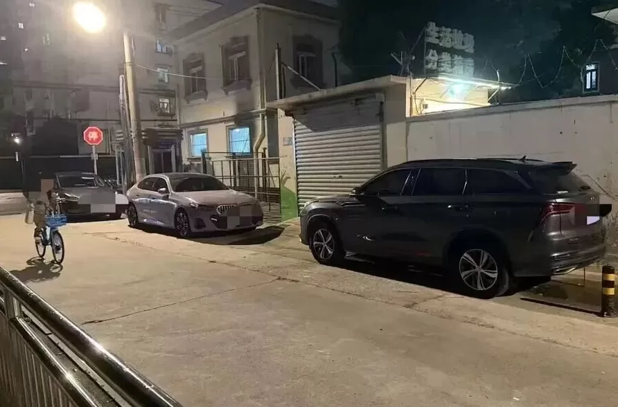 人车混行、出行受阻，“无名道路” 治理难题如何破解？-第1张图片-