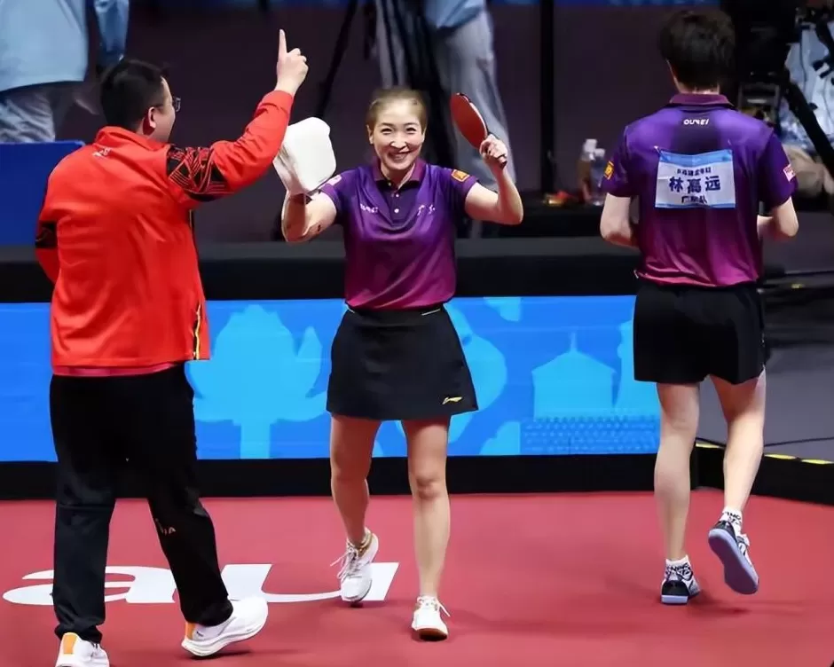 争议！何卓佳赛点被罚张超惹质疑，陈梦朱雨玲被传高科技“作弊”-第5张图片-