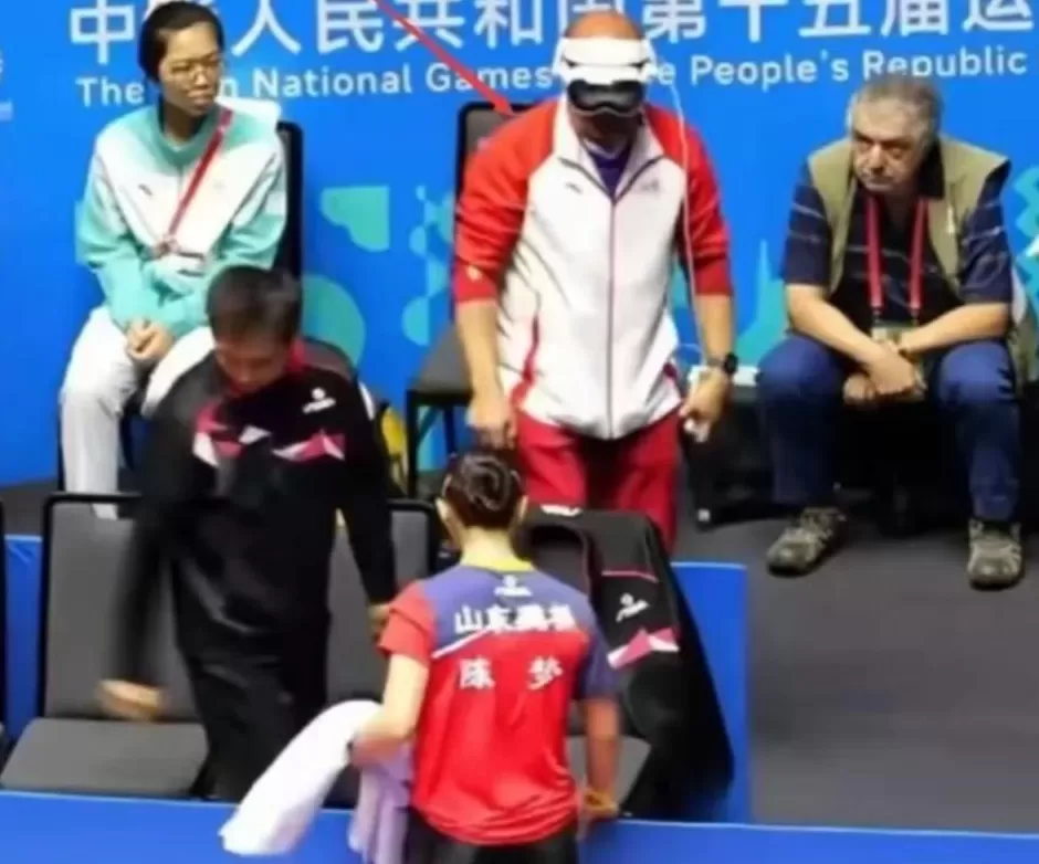 争议！何卓佳赛点被罚张超惹质疑，陈梦朱雨玲被传高科技“作弊”-第8张图片-