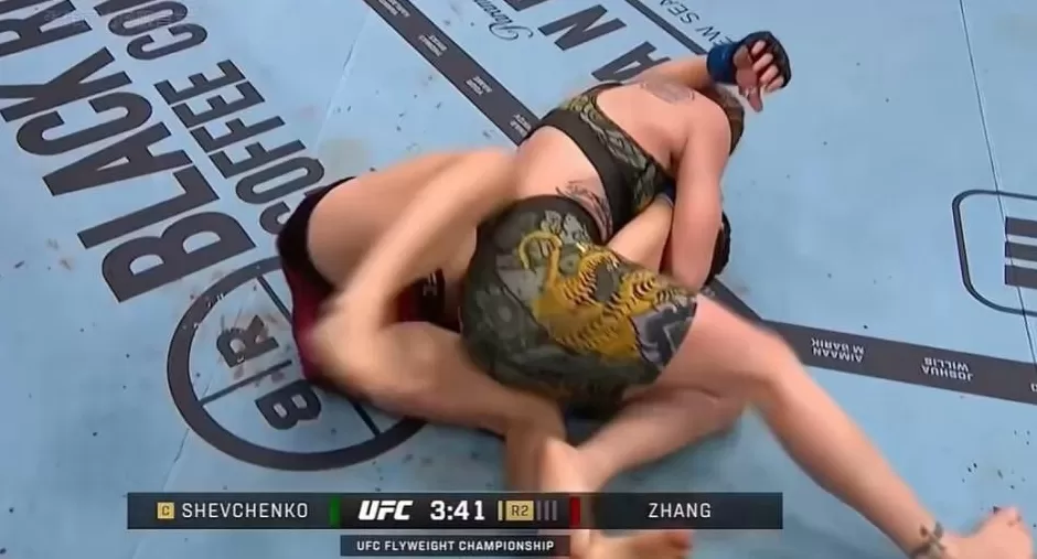 升重挑战失利！张伟丽不敌舍甫琴科，无缘蝇量级金腰带-第2张图片-