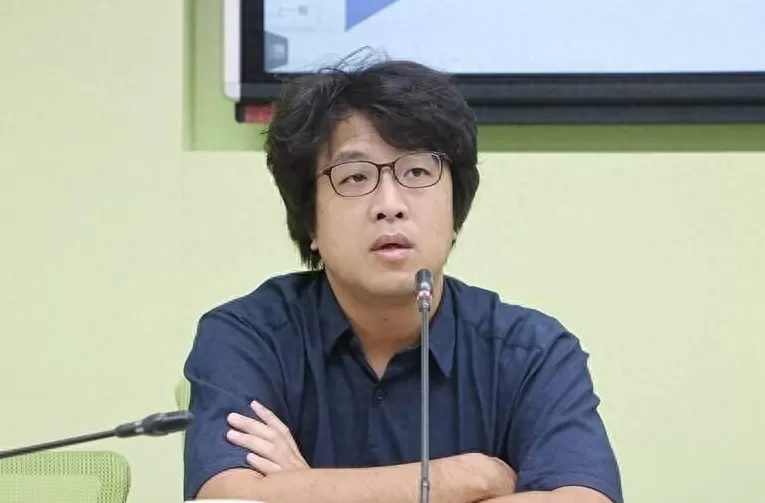 最新民调“不满意沈伯洋”数据太惊人，牛煦庭批绿营不敢面对现实-第1张图片-