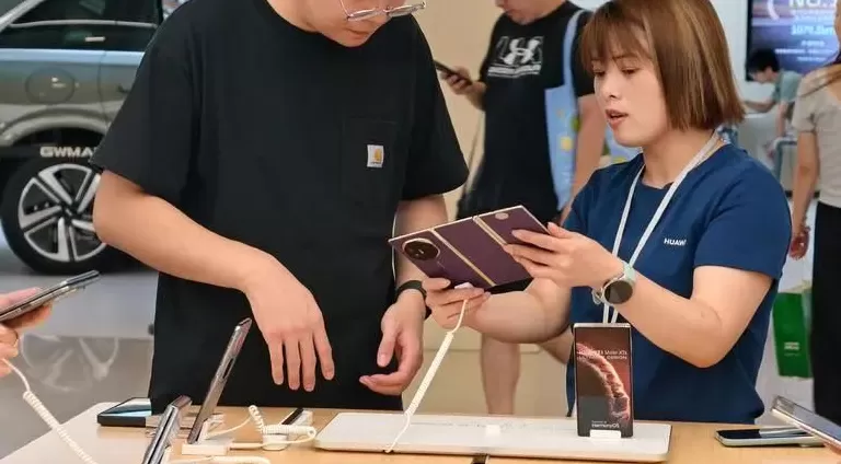 苹果推出大折叠，2026将是手机的“大”年？-第1张图片-