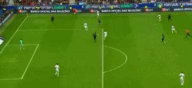 体坛联播｜葡萄牙屠杀弱旅晋级，哈兰德双响送意大利去附加赛-第5张图片-