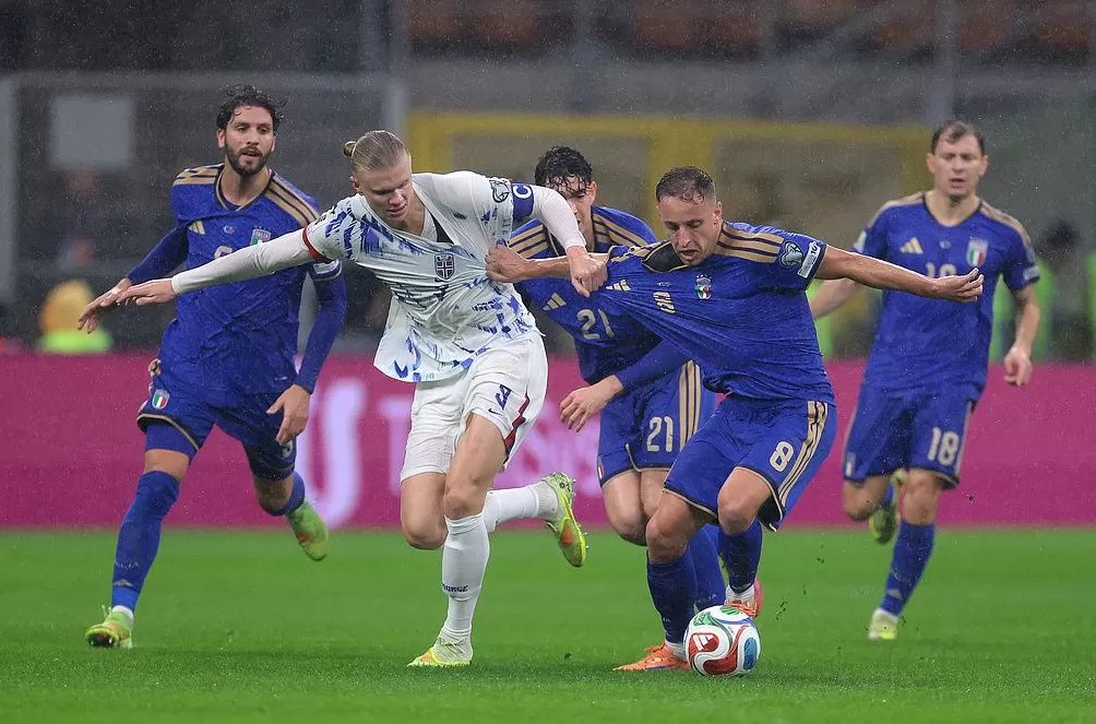 体坛联播｜葡萄牙屠杀弱旅晋级，哈兰德双响送意大利去附加赛-第12张图片-