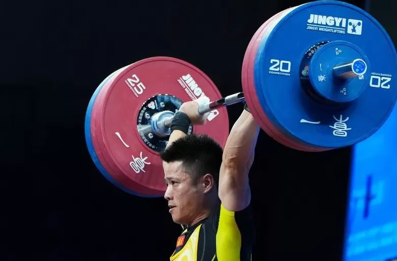 体坛联播｜葡萄牙屠杀弱旅晋级，哈兰德双响送意大利去附加赛-第22张图片-