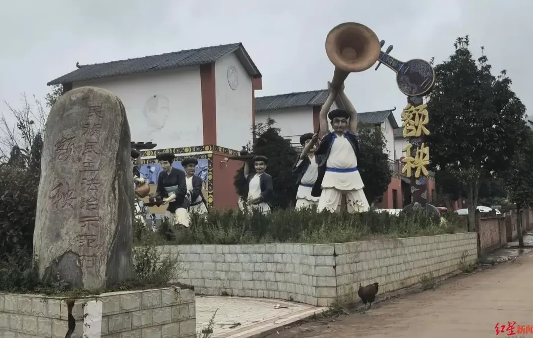 丈夫肇事逃逸被刑拘，网红小英再成焦点，云南寻甸村民：已数月未住村里-第3张图片-