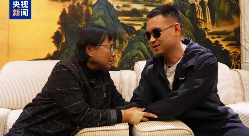 见到杜富国，张桂梅老师哭了-第1张图片-
