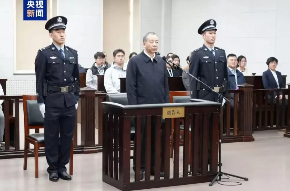被留置前一晚仍在会所大吃大喝，副部级李显刚，被判无期-第1张图片-