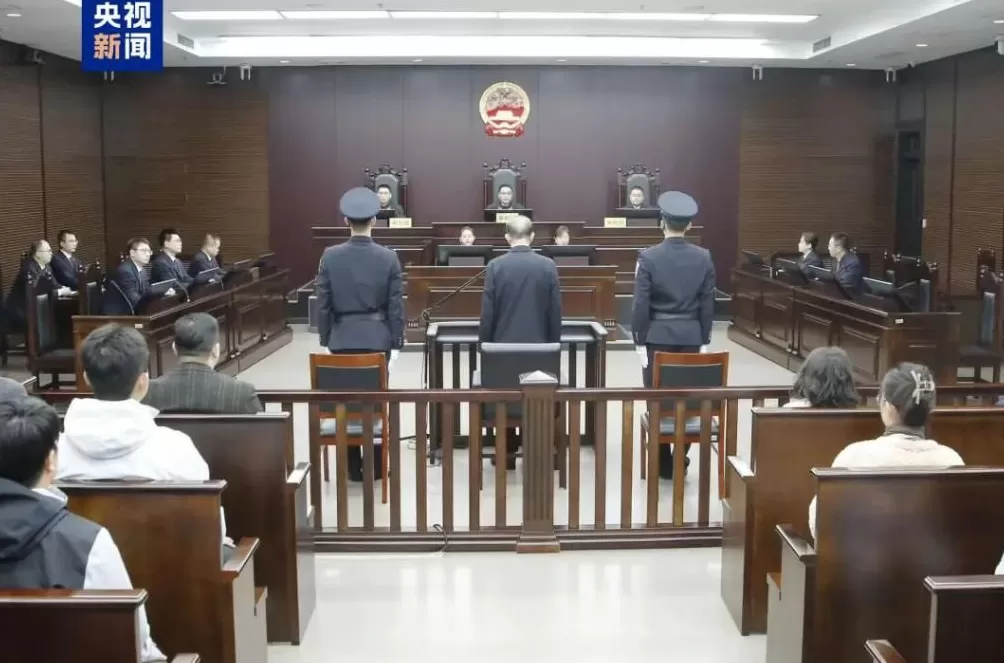 被留置前一晚仍在会所大吃大喝，副部级李显刚，被判无期-第3张图片-