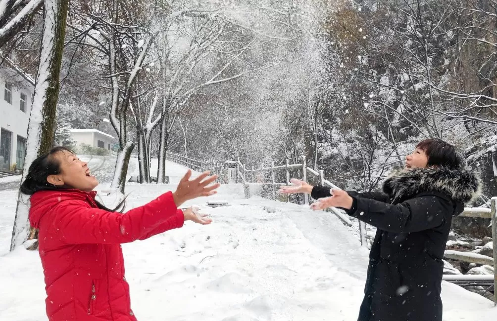 城事｜寒潮南下，冰冻线越过长江，全国今起转晴朗干燥模式-第7张图片-