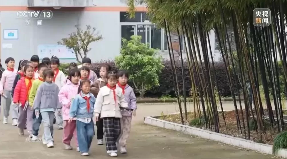 多地推行中小学春秋假，家长“带娃难”如何破解？-第6张图片-