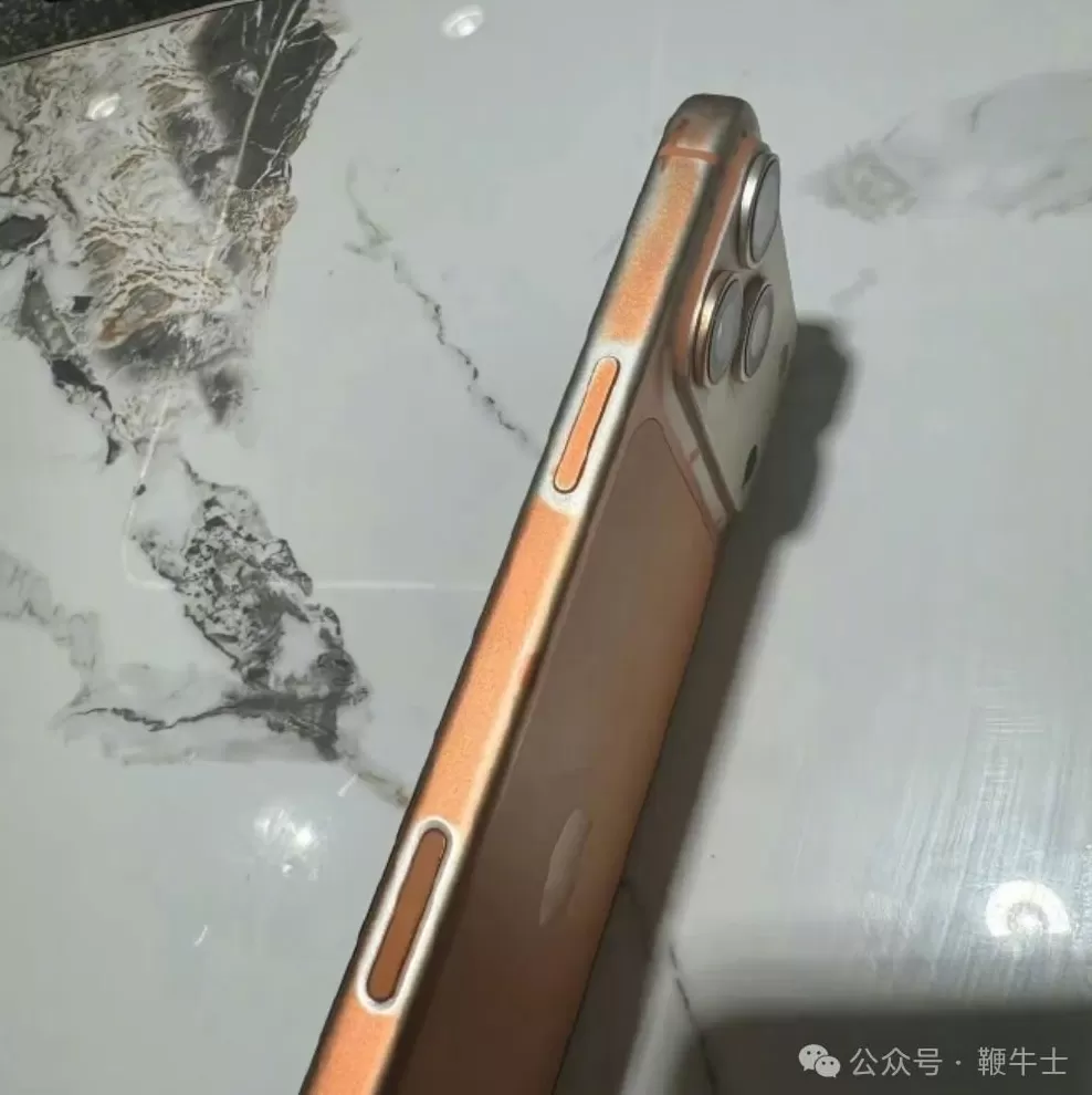 擦两下就掉漆？苹果客服回应：高浓度酒精有可能导致-第4张图片-