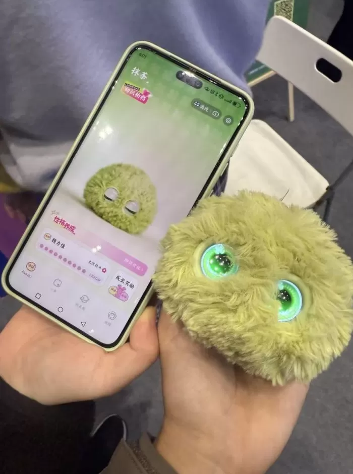 2025·“智造上海” | 上海智能终端“开箱”：电脑会思考，手办有“心跳”-第4张图片-