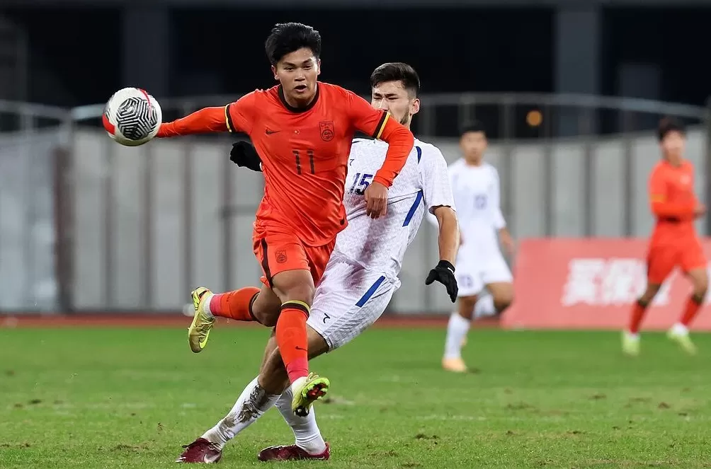 10人中国U22男足踢平乌兹别克斯坦，熊猫杯第二收官-第4张图片-