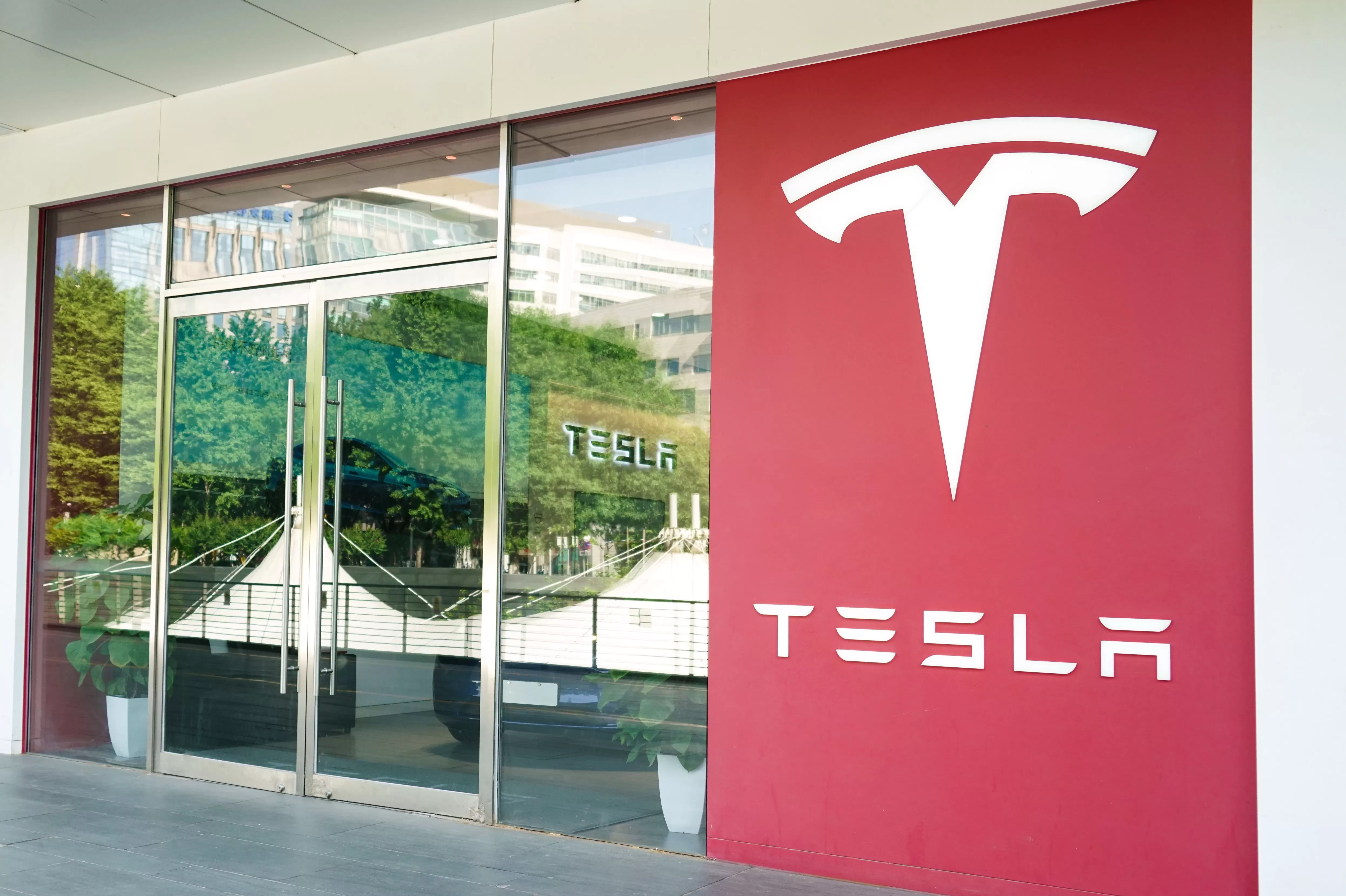 特斯拉起诉无忧传媒，要求其退还7761元新能源汽车补贴-第2张图片-