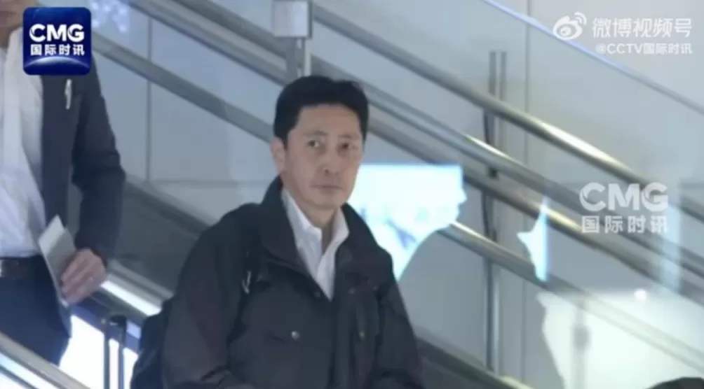 插裤兜，非常罕见的送别动作！日方接受吗？-第4张图片-