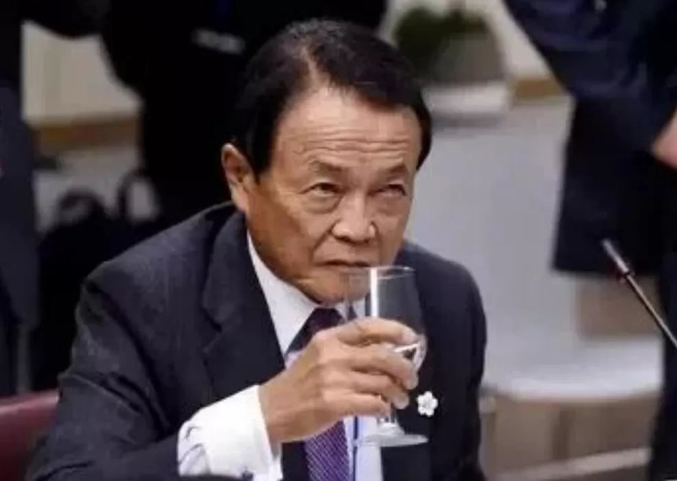 插裤兜，非常罕见的送别动作！日方接受吗？-第5张图片-