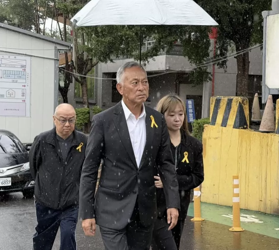 冯淬帆在台湾出殡，周润发送花圈杜琪峰冒雨送别，骨灰安葬在金门-第3张图片-