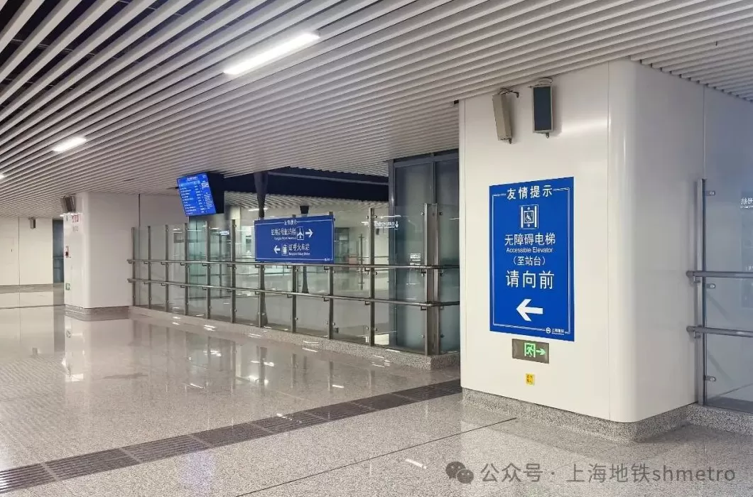 字体增大、新增标识，上海市域机场线虹桥2号航站楼站导向系统升级-第1张图片-