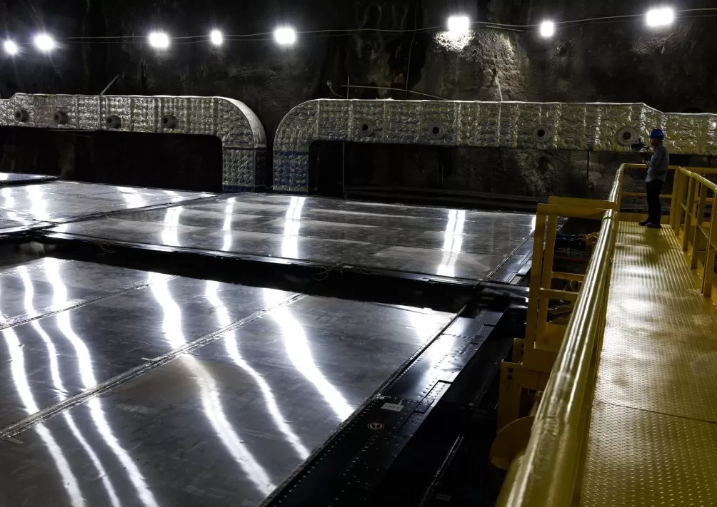 镜头内外｜地下700米，国之重器捕捉“幽灵粒子”-第3张图片-