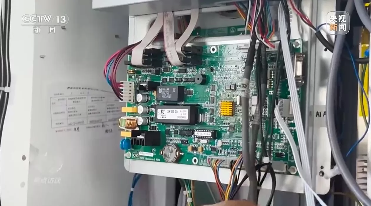 焦点访谈丨偷油又偷税！总台曝光问题加油站作弊“花招”-第14张图片-