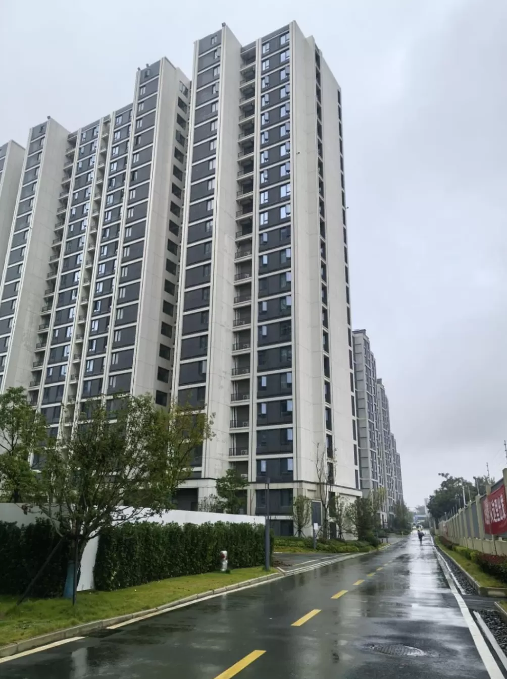 高校掀起“置业潮”，有房源折价超35%！有大学将存量楼盘“爆改”学生宿舍-第3张图片-