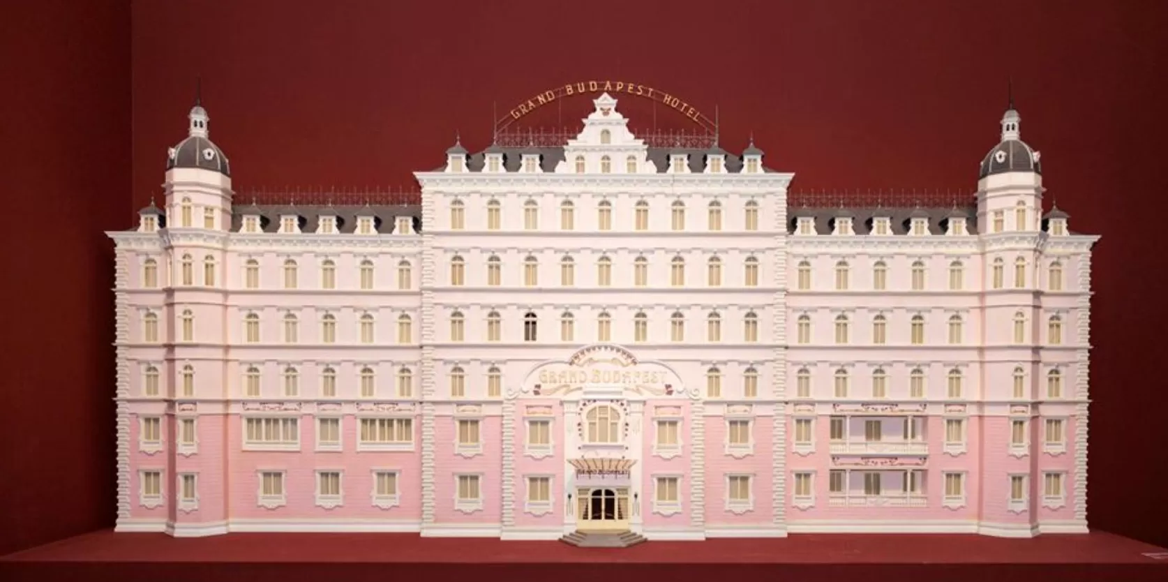 伦敦设计博物馆展示安德森电影美学与创作-第3张图片-