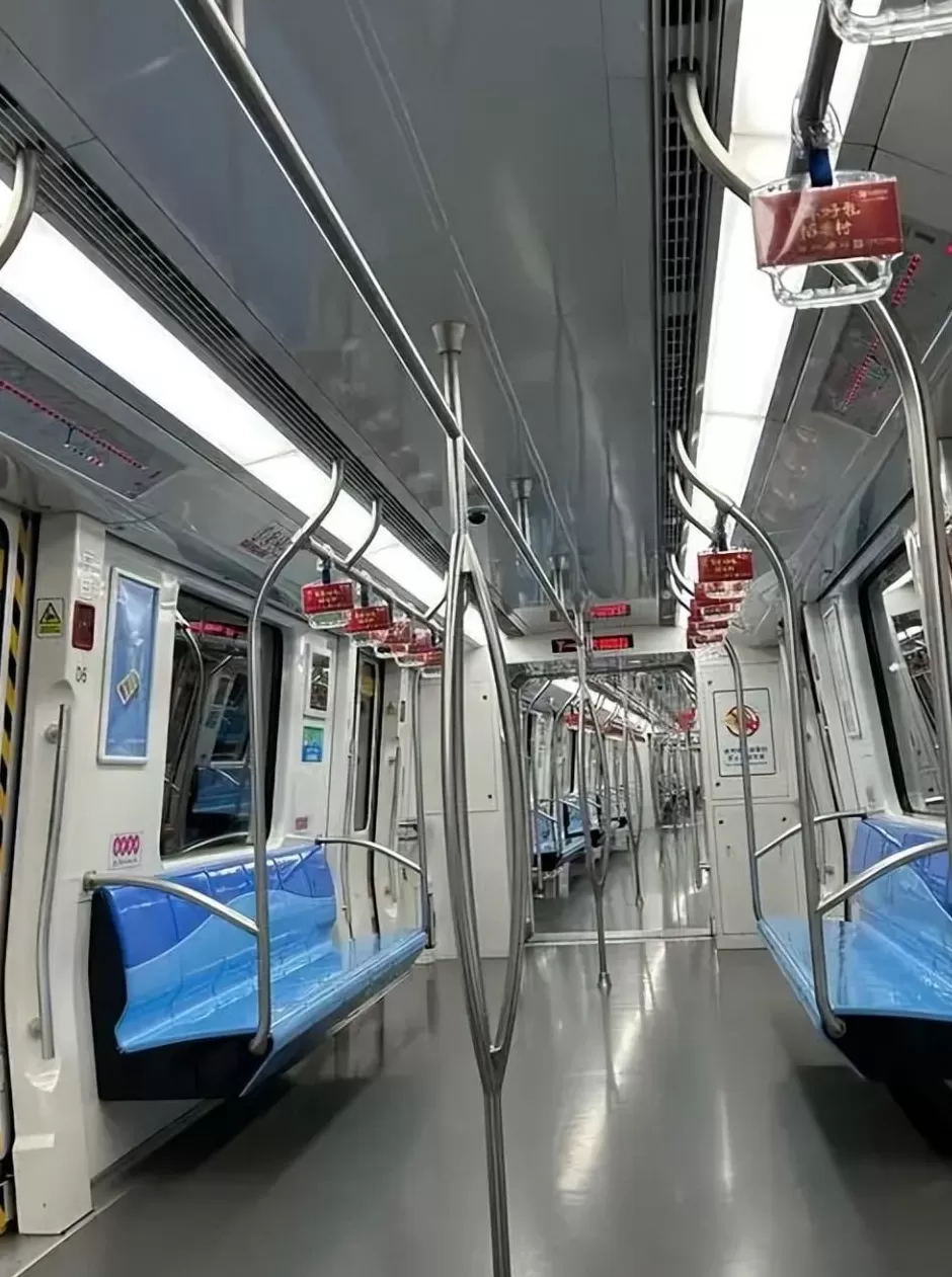 地铁不雅视频惊现“模仿潮”?大学生称“只是好玩”，律师提醒-第5张图片-