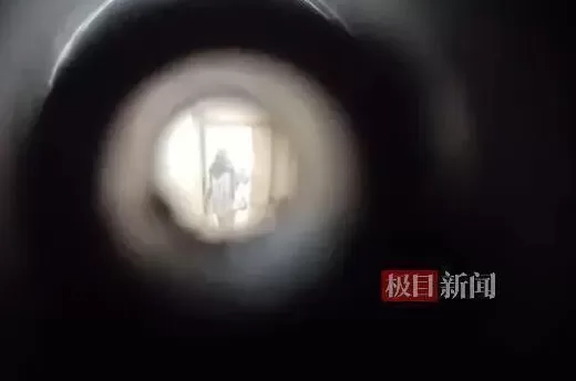 “成都27岁女子家门口被害案”今日开庭，旁听人员：凶手称是正当防卫，否认有精神病史-第3张图片-