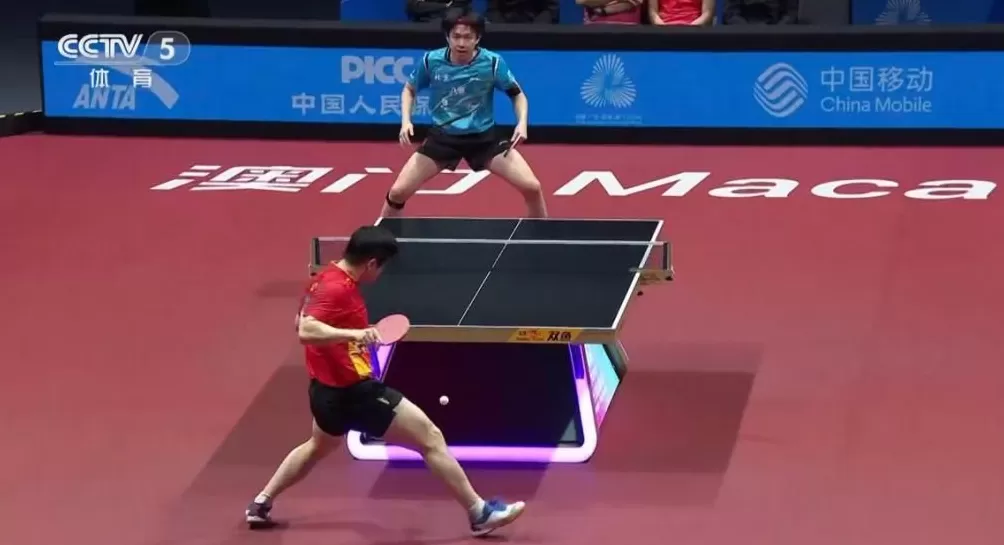 全运会乒乓球男团金牌赛：樊振东战胜王楚钦上海队将总比分扳平-第1张图片-