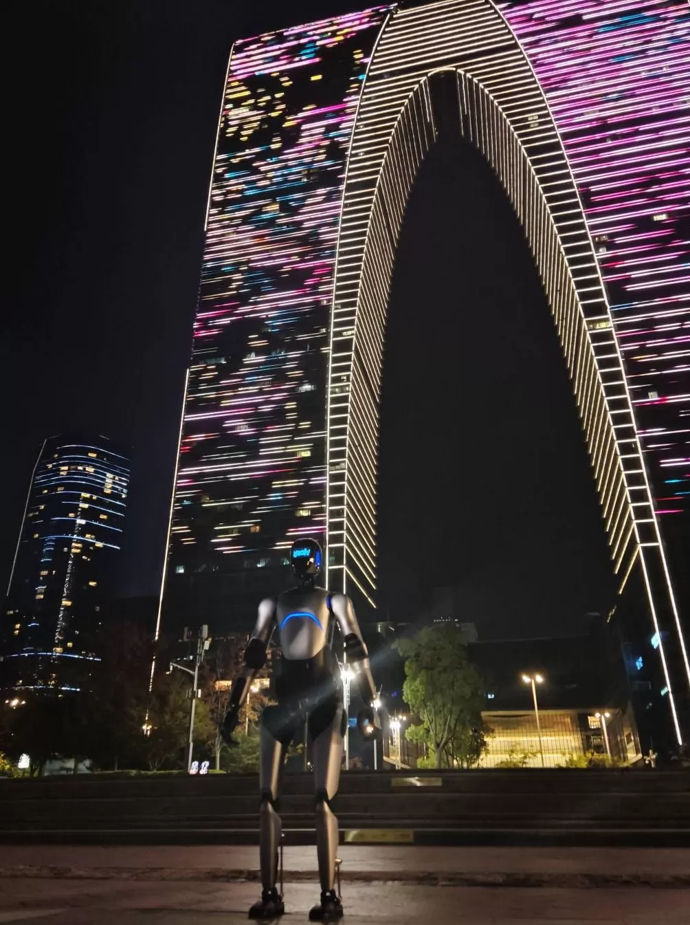 人形机器人从苏州走到上海,超106公里创吉尼斯世界纪录-第1张图片- 人形机器人从苏州走到上海,超106公里创吉尼斯世界纪录-第1张图片-