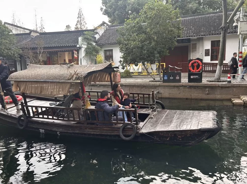 朱家角古镇现“果冻河”：破解“水乡无水清”，争创5A成关键契机-第3张图片-