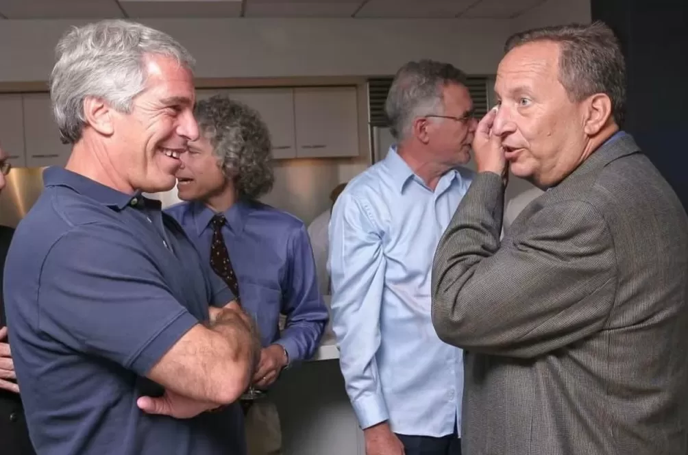 周德武:爱泼斯坦案浮出水面,特朗普酝酿防守反击-第5张图片- 周德武:爱泼斯坦案浮出水面,特朗普酝酿防守反击-第5张图片-