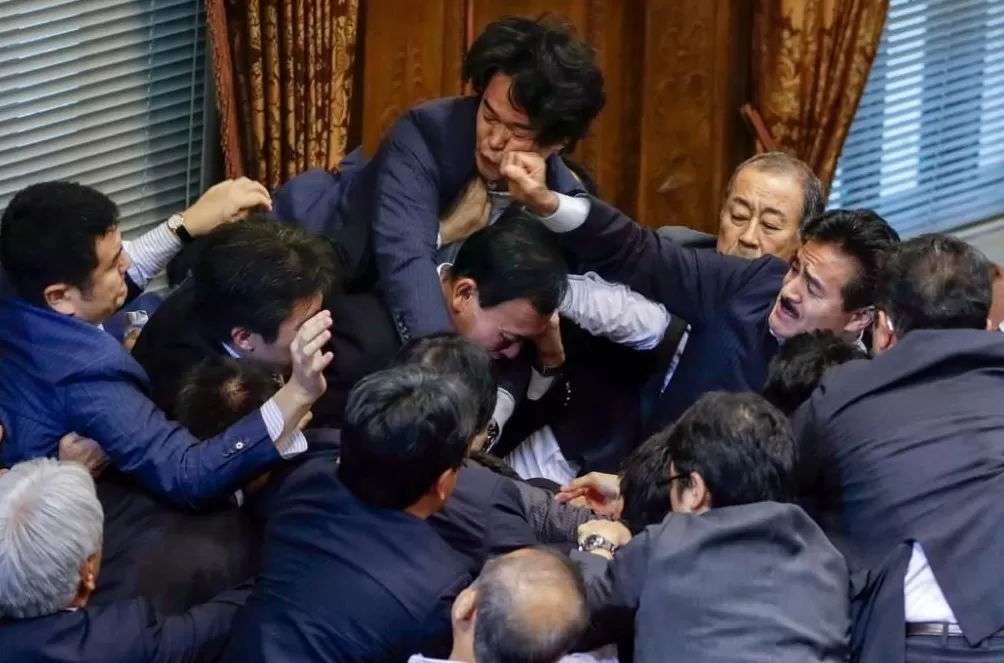 军国主义复辟,才是日本真正的“存亡危机事态”-第3张图片- 军国主义复辟,才是日本真正的“存亡危机事态”-第3张图片-