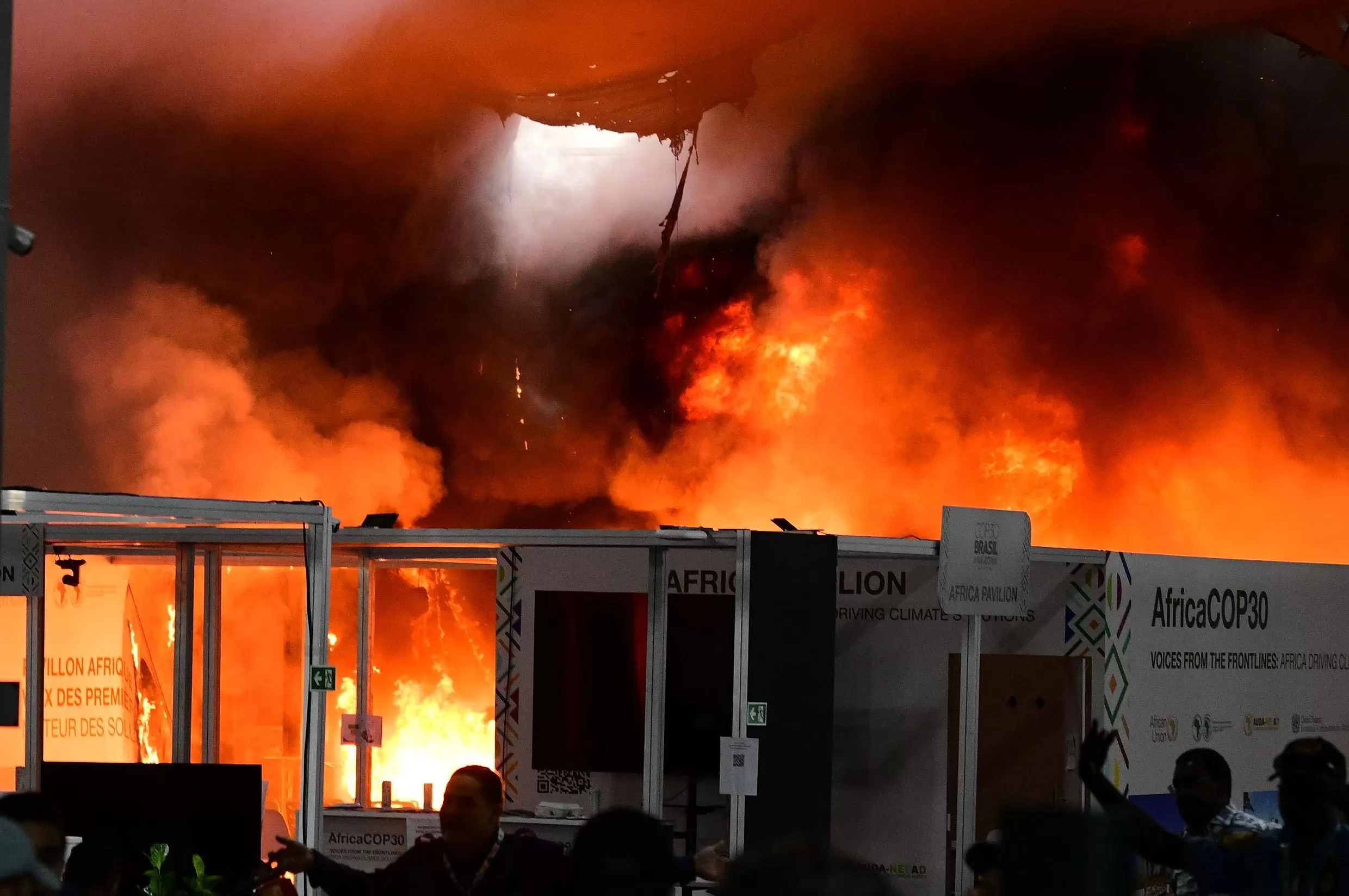 临近落幕之际，巴西气候大会会场突发火灾-第1张图片-