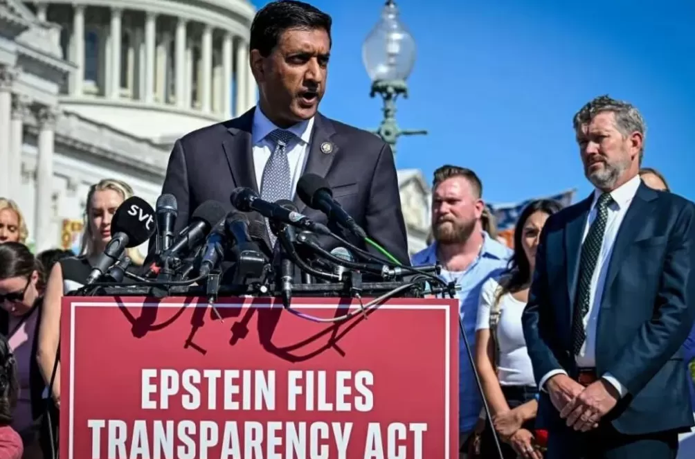 爱泼斯坦档案还藏了什么？从反对到签字，特朗普被自己反噬-第6张图片-