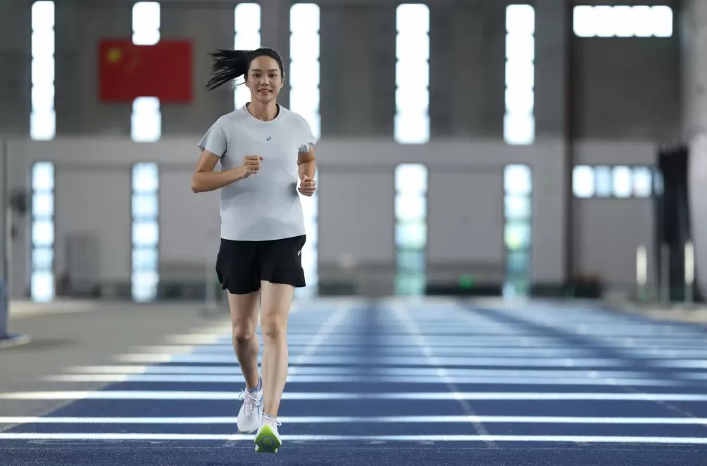 荣耀终章｜从打工妹到田径队大姐，爱笑的韦永丽写就一段传奇-第2张图片-