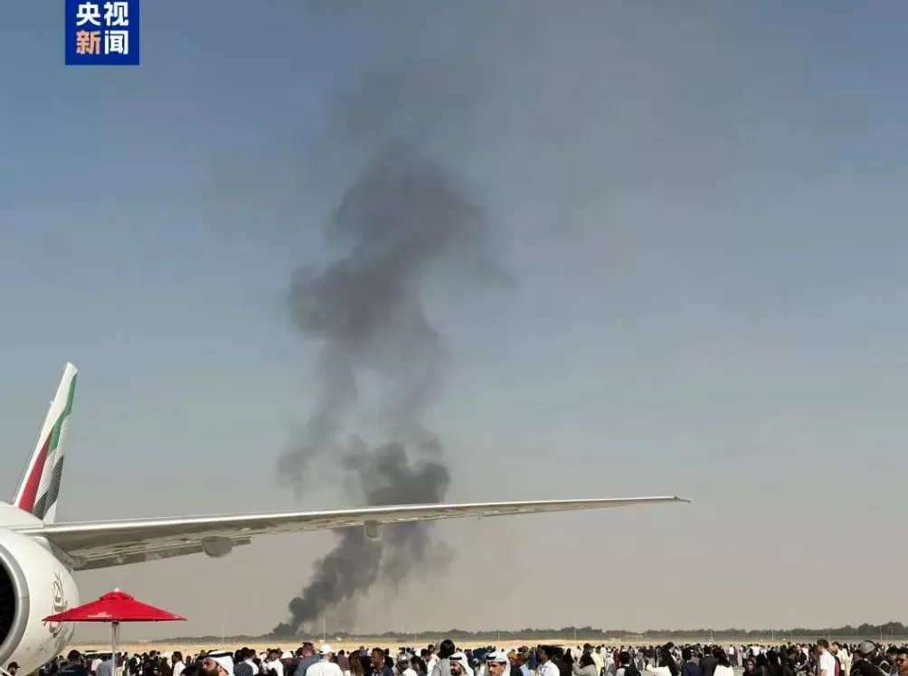 印度国产“光辉”战机在迪拜航展坠毁，飞行员没有弹射，已确认死亡！现场视频曝光-第3张图片-