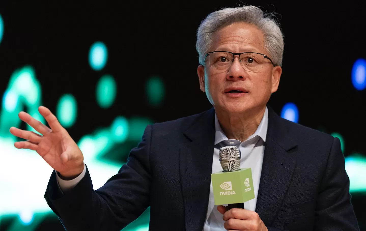 黄仁勋被曝抱怨英伟达陷入“无赢局面”，公司三季度业绩超预期股价不涨反跌-第1张图片-