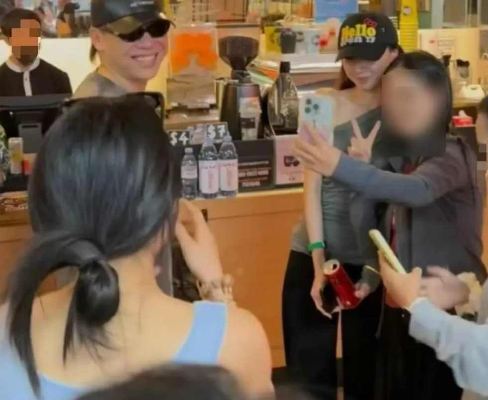 胡彦斌承认与易梦玲恋情，两人牵手现身机场，胡彦斌：接吻视频不是AI-第2张图片-