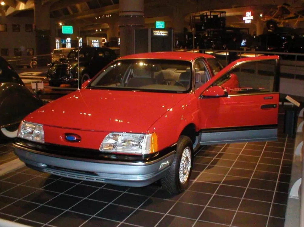 没门把手，没实体按键，反人类的汽车设计不想忍了-第10张图片-