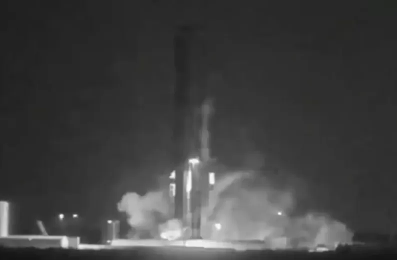 SpaceX升级版“星舰”火箭助推器在测试过程中爆炸，具体原因尚未确定-第1张图片-